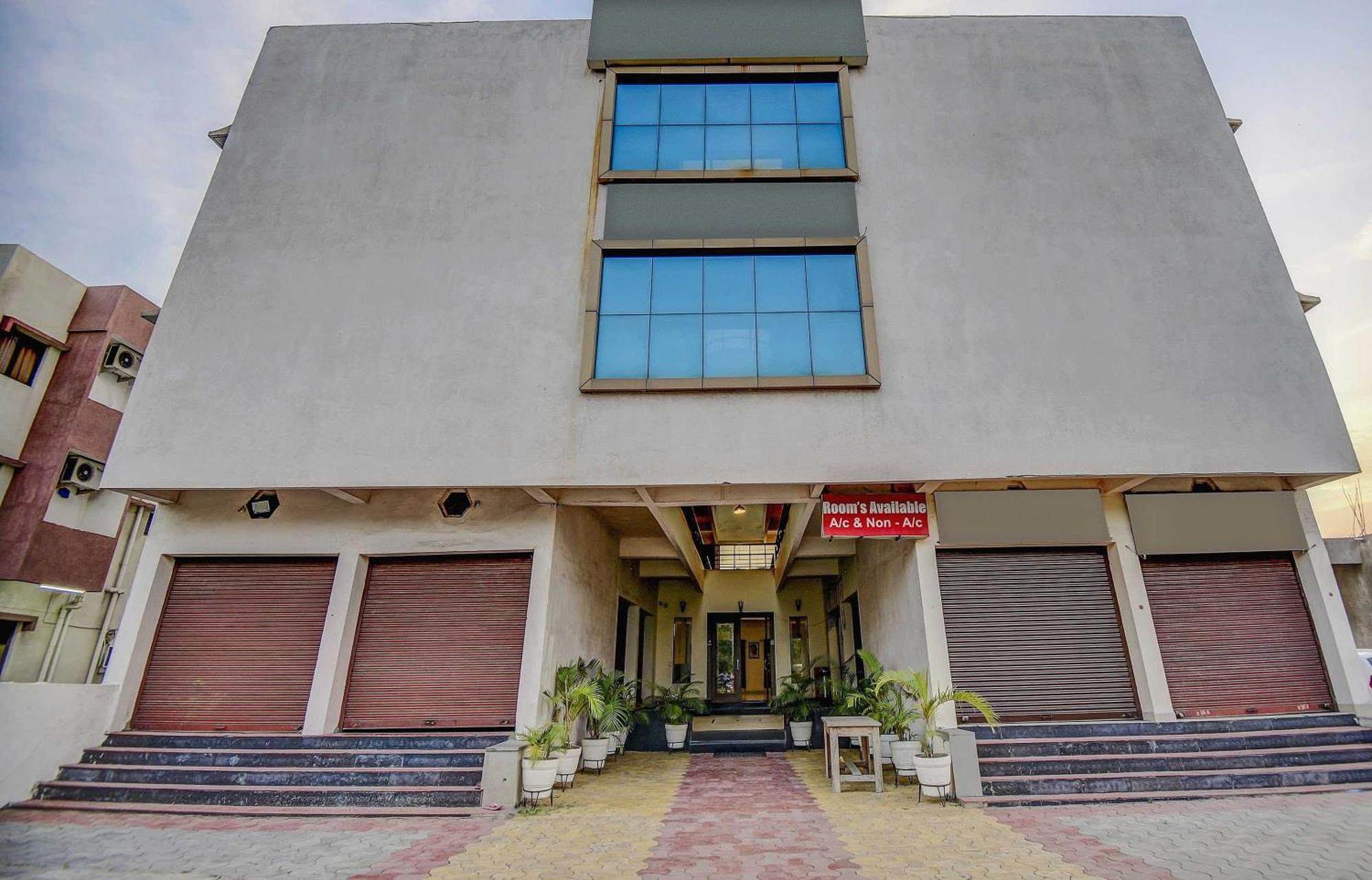 Hotel O Plus Corporate One Khapa  Exterior foto